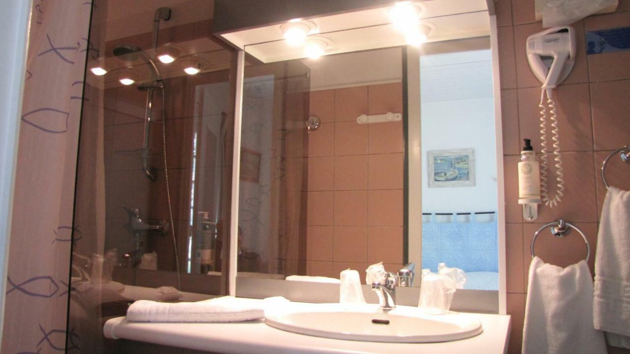 Hotel Les Gollandieres Ле-Буа-Плаж-ан-Ре Номер фото